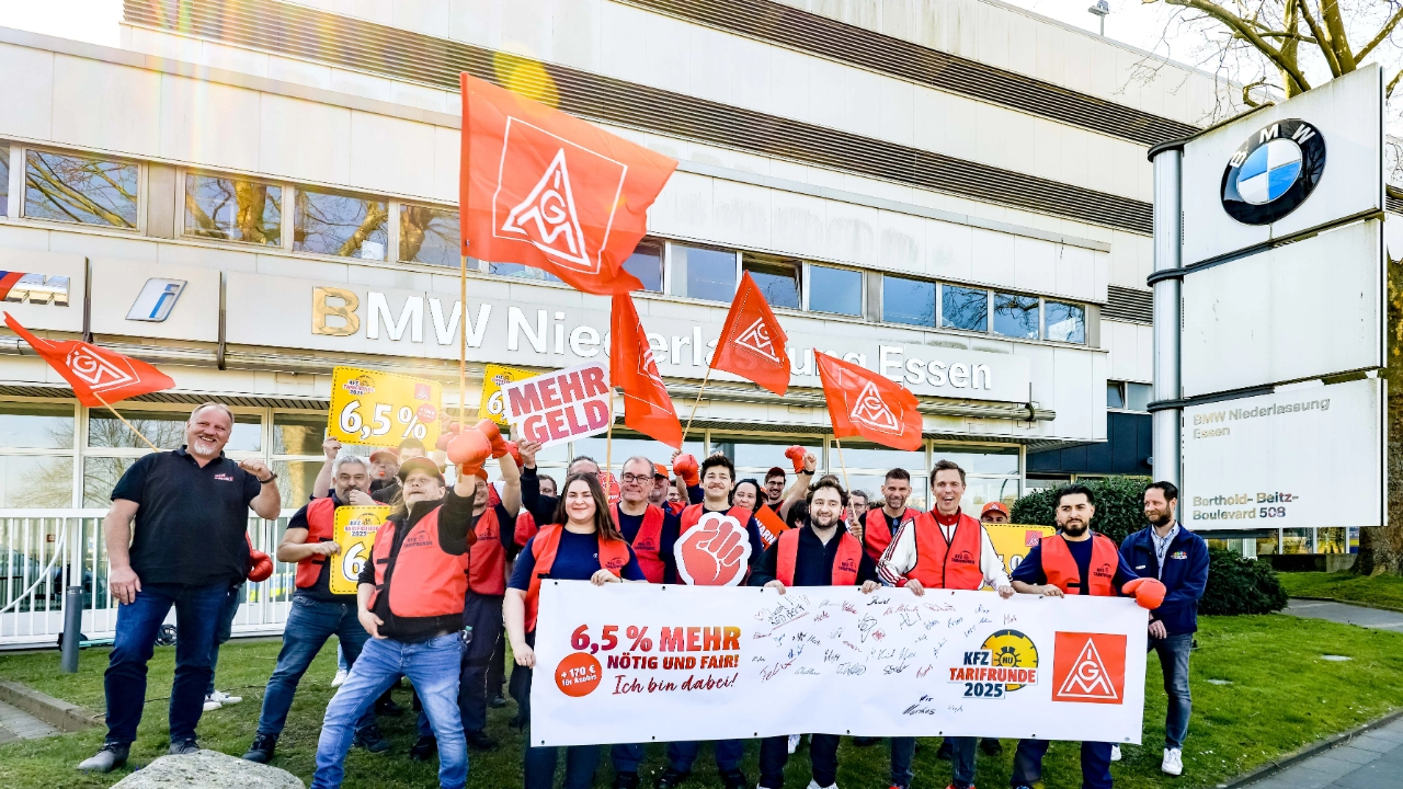 TR KFZ BMW Menge vor Firma