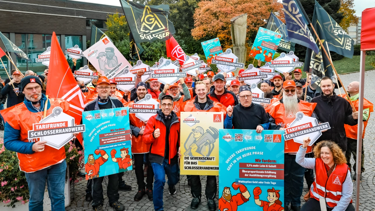 Schlosser Tarifrunde 2025 Warnstreik  
